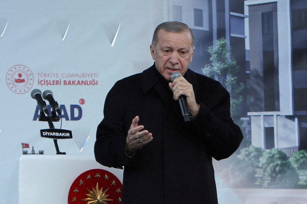 2023 04 19T121107Z 859262632 RC2HE0AF1WXT RTRMADP 5 TURKEY ELECTION INVESTMENT 1024x682 1