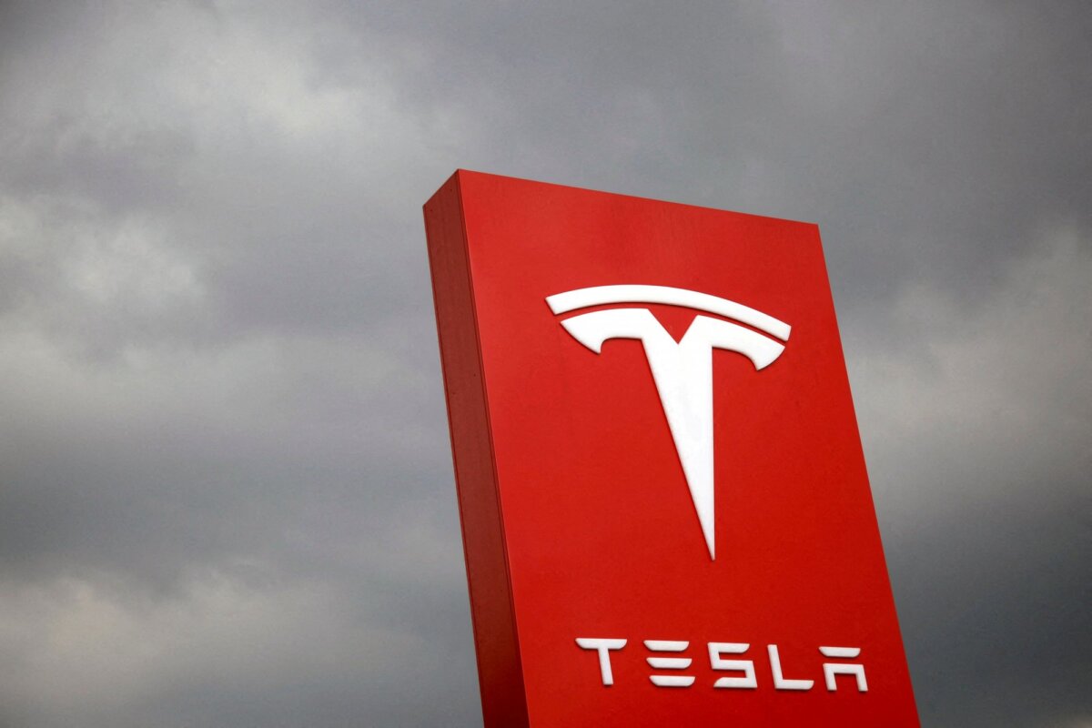 2023 10 23T110722Z 187221216 RC2AY3A605D2 RTRMADP 5 TESLA OUTLOOK