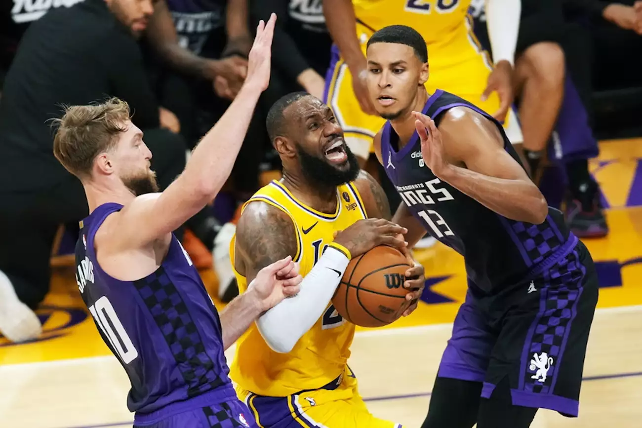 LEBRON JAMES KINGS APE