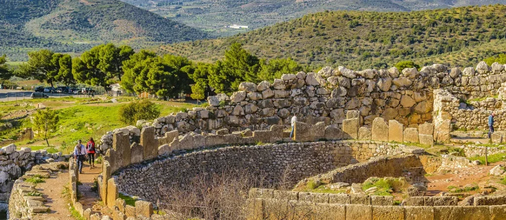 taxidi stis mykines archaiologikos choros.jpg