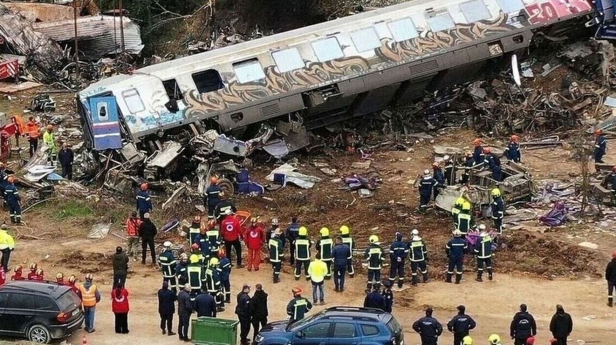 Εξεταστική Τέμπη Το δυστύχημα οφείλεται σε λάθος του σταθμάρχη Τι υποστηρίζει η Hellenic Train