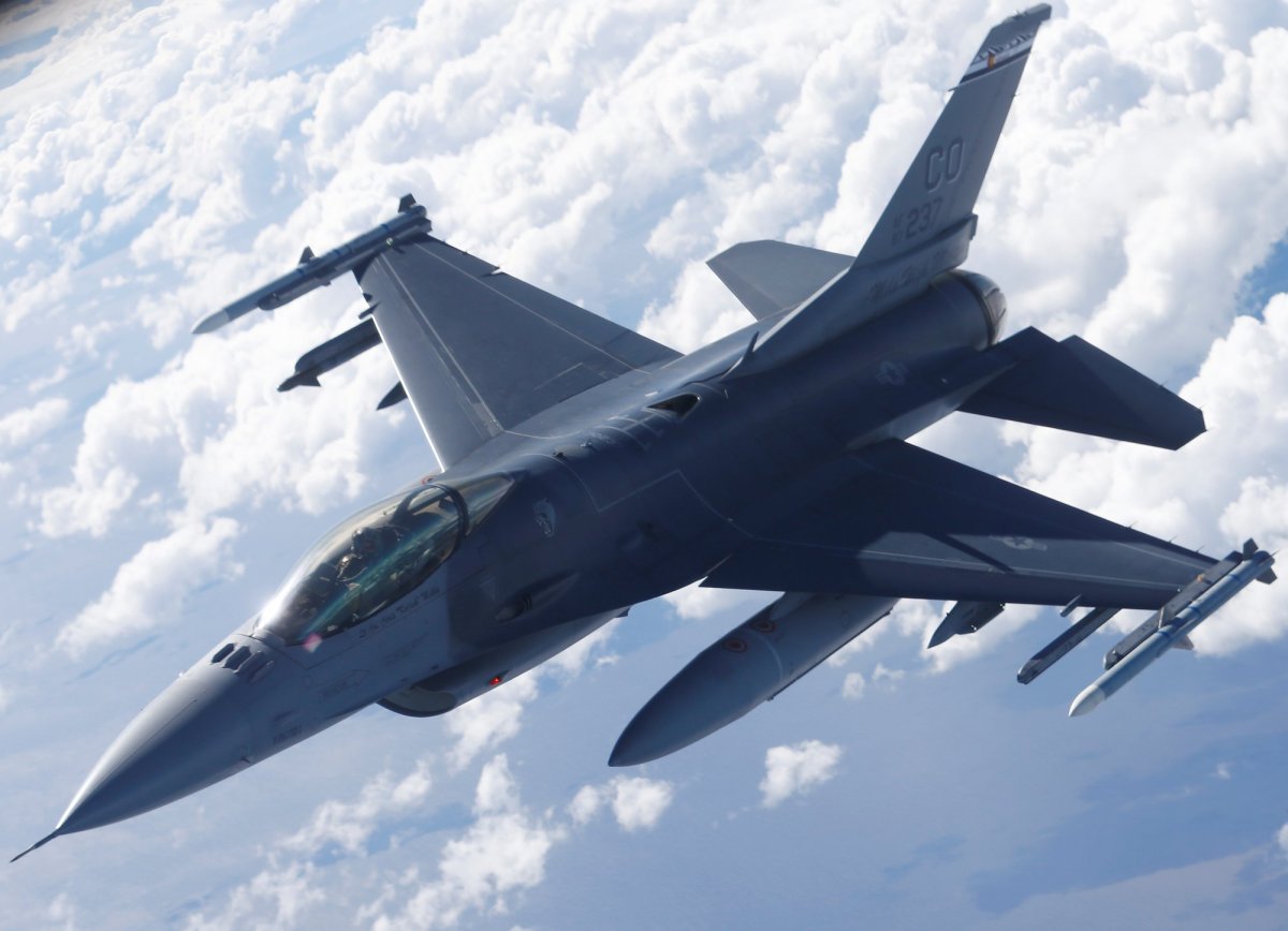 F 16