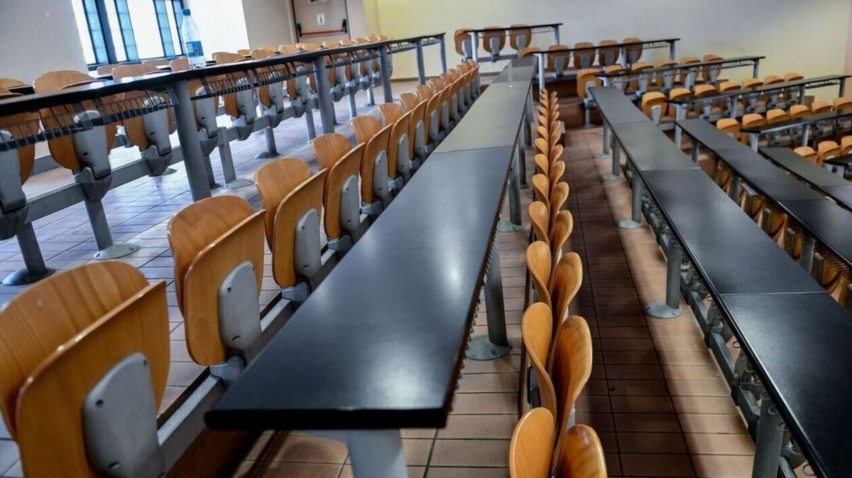 ΑΙΘΟΥΣΑ ΠΑΝΕΠΙΣΤΗΜΙΟΥ