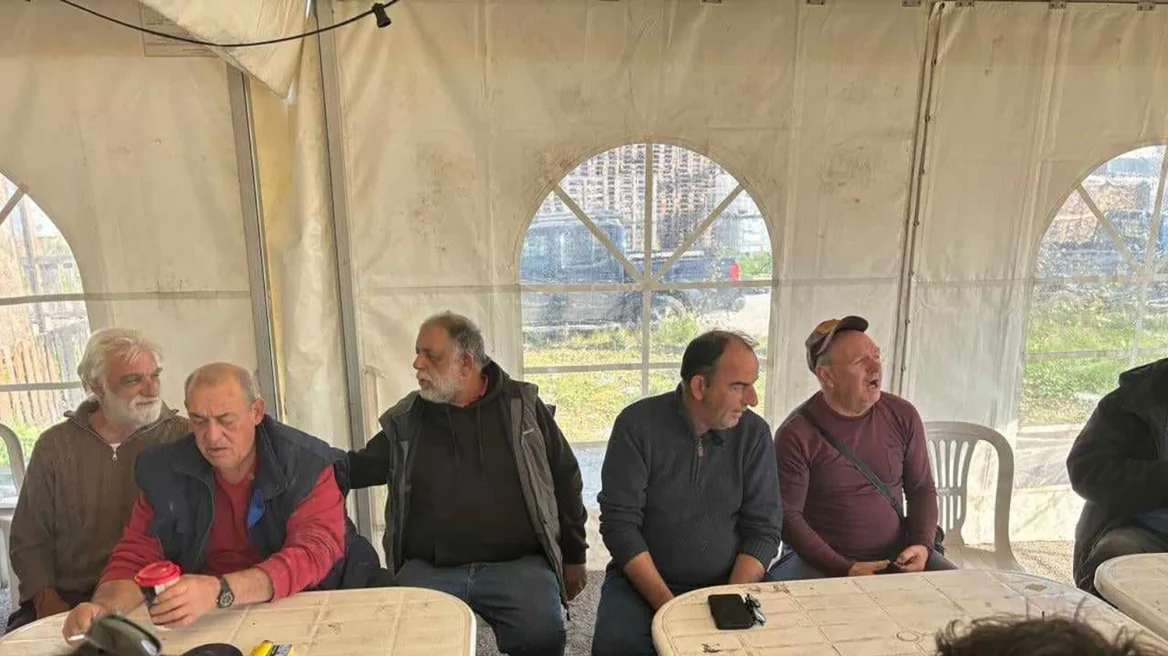 Αγρότες Πλατυκάμπου Μπλόκα τουλάχιστον ως τη Δευτέρα ενόψει νέας ΚΑΠ