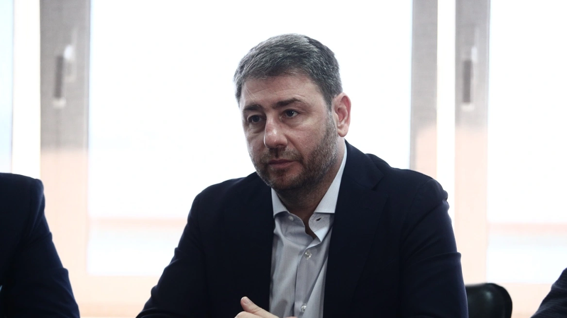 Ανδρουλάκης Παρακολουθούμε από απόσταση και θεσμικό σεβασμό την περιδίνηση του ΣΥΡΙΖΑ