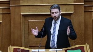Ανδρουλάκης κατά Μαξίμου Η περιφέρεια πληρώνει την περιφρόνηση σας στους αγρότες