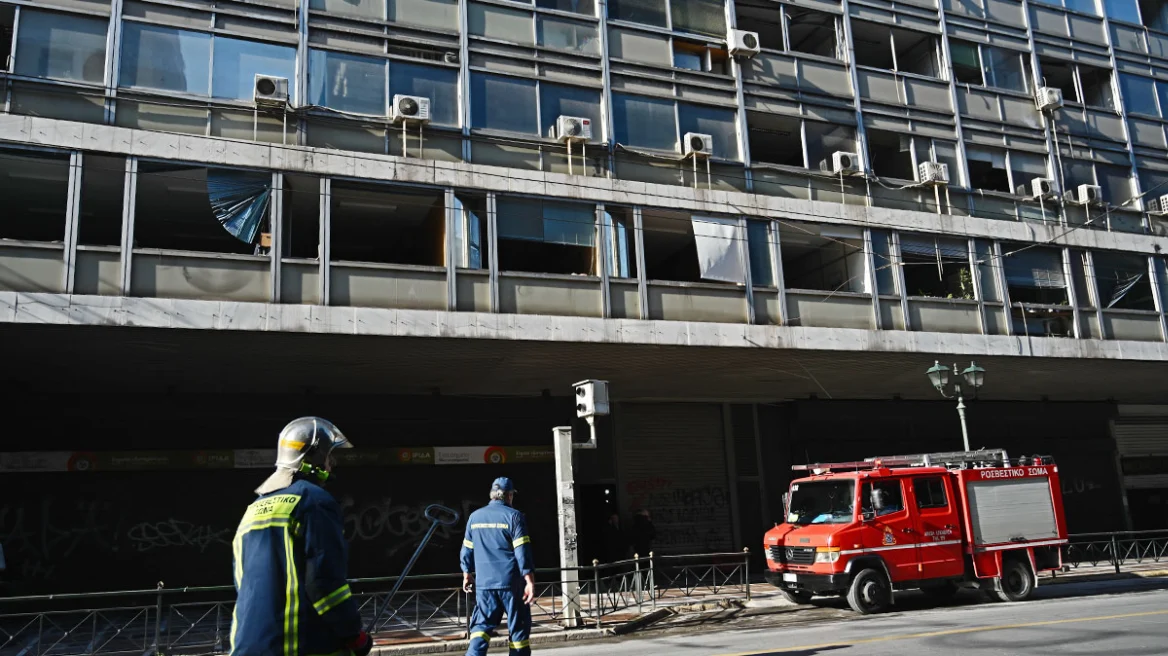 Βόμβα στο υπουργείο Εργασίας Βρέθηκε η μηχανή των δραστών Ψάχνουν αποτυπώματα και DNA