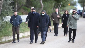 Γλυφάδα Αυτή την ώρα οι κηδείες της Μαρίας Καρνέση και του Αντώνη Βλασσάκη