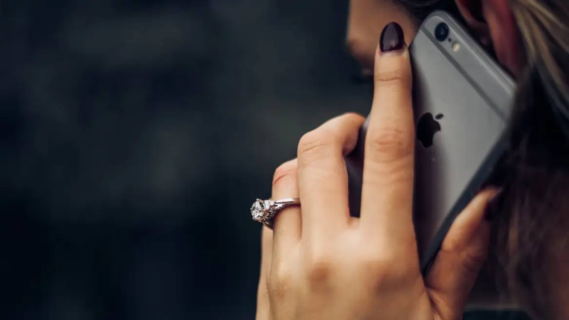 Γραμμή βοήθειας 10306 ενάντια και στη βία σε παιδιά, εφήβους Η ειδική επιλογή για γονείς και εκπαιδευτικούς