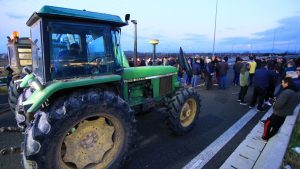 Γρεβενά Με 50 τρακτέρ οι αγρότες έκλεισαν το κέντρο της πόλης