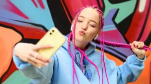Η Gen Z νιώθει μεγαλύτερη ανασφάλεια χωρίς το κινητό παρά χωρίς το πορτοφόλι