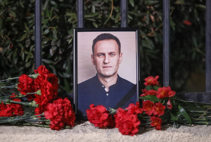 Μητέρα και χήρα Ναβάλνι σε Πούτιν Δώσε μας τη σορό του για να τον θάψουμε με αξιοπρέπεια