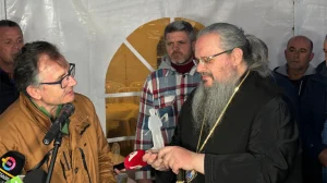 Μητροπολίτης Λαρίσης Στο μπλόκο των αγροτών στον Πλατύκαμπο Τι δήλωσε