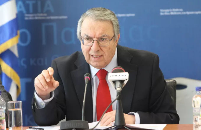 Μπαμπινιώτης Κατάργηση των απάνθρωπων Πανελληνίων και Ακαδημαϊκό Απολυτήριο για να ξαναβρούμε το Λύκειο