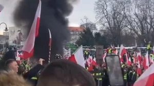 Πολωνία Αγρότες πέταξαν αυγά σε γραφείο της Κομισιόν