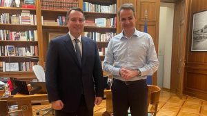 Συνάντηση Μητσοτάκη με τον βουλευτή Αιτωλοακαρνανίας Θανάση Παπαθανάση