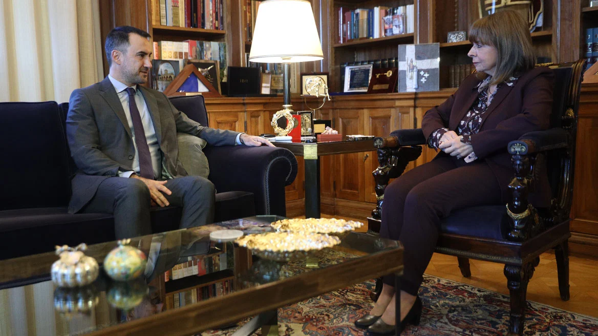 Την Κατερίνα Σακελλαροπούλου συνάντησε ο Αλέξης Χαρίτσης