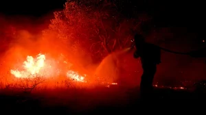 Φωτιά στην Κάνδανο Χανίων Ισχυρές πυροσβεστικές δυνάμεις στο σημείο