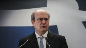 Χατζηδάκης Οι τράπεζες να διατηρήσουν και φέτος τις χαμηλότερες χρεώσεις για τα στεγαστικά