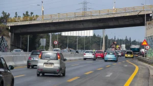 Όπου φύγει, φύγει οι εκδρομείς της Καθαράς Δευτέρας Μεγάλες καθυστερήσεις στην Αττική Οδό