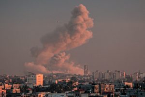 Δεκάδες νεκροί από ισραηλινά πλήγματα κατά τη διάρκεια της νύχτας στη Γάζα