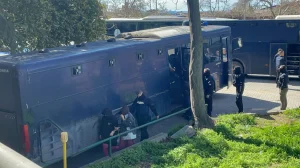 Θεσσαλονίκη Ελεύθεροι οι 49 συλληφθέντες από επιχείρηση της ΕΛ.ΑΣ στο ΑΠΘ Μικροεπεισόδια στα δικαστήρια
