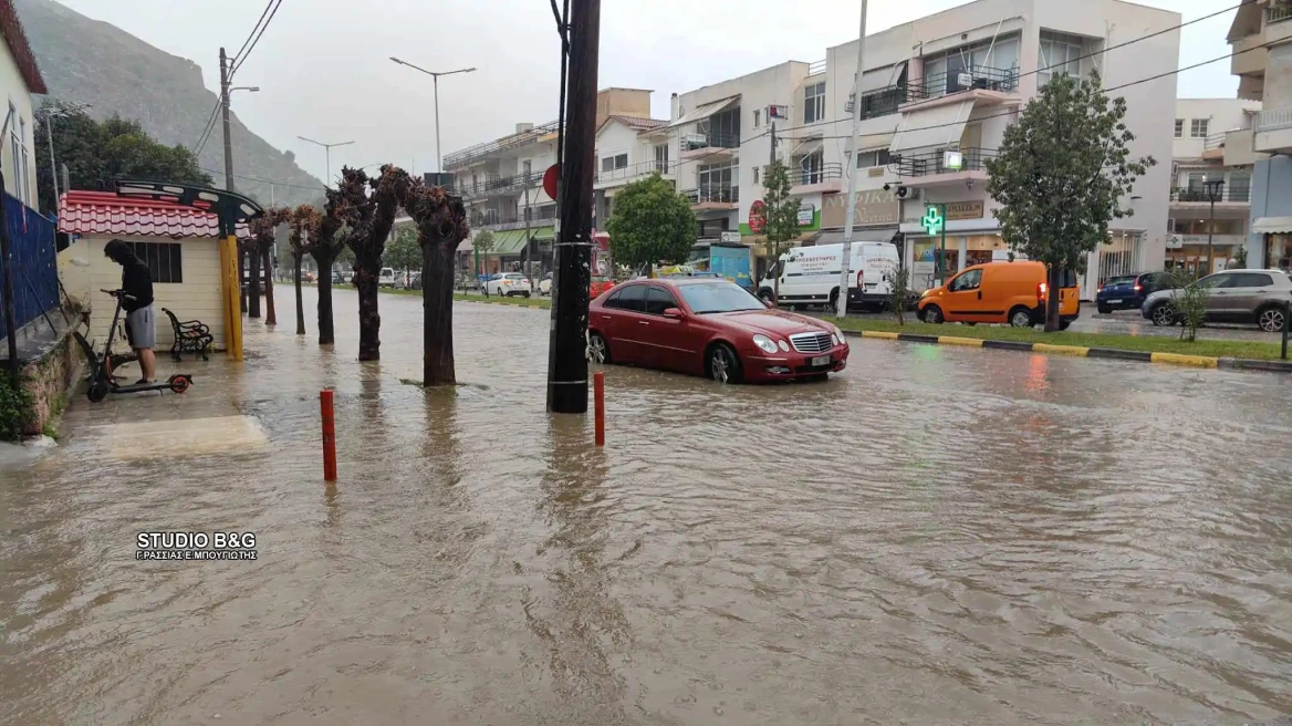 Ναύπλιο Βαρύ χτύπημα από την κακοκαιρία Emil Πλημμυρισμένοι δρόμοι και διακοπές κυκλοφορίας