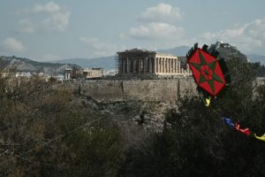 Σε ρυθμούς Καθαράς Δευτέρας η χώρα με μουσικά παραδοσιακά δρώμενα, σαρακοστιανά και πέταγμα χαρταετού