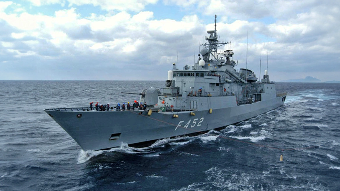 Στο λιμάνι του Τζιμπουτί για ανεφοδιασμό η φρεγάτα «Ύδρα»
