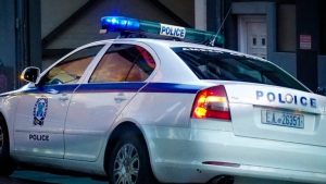 Συνελήφθη άνδρας που μαχαίρωσε γυναίκα στην οδό Ερμού