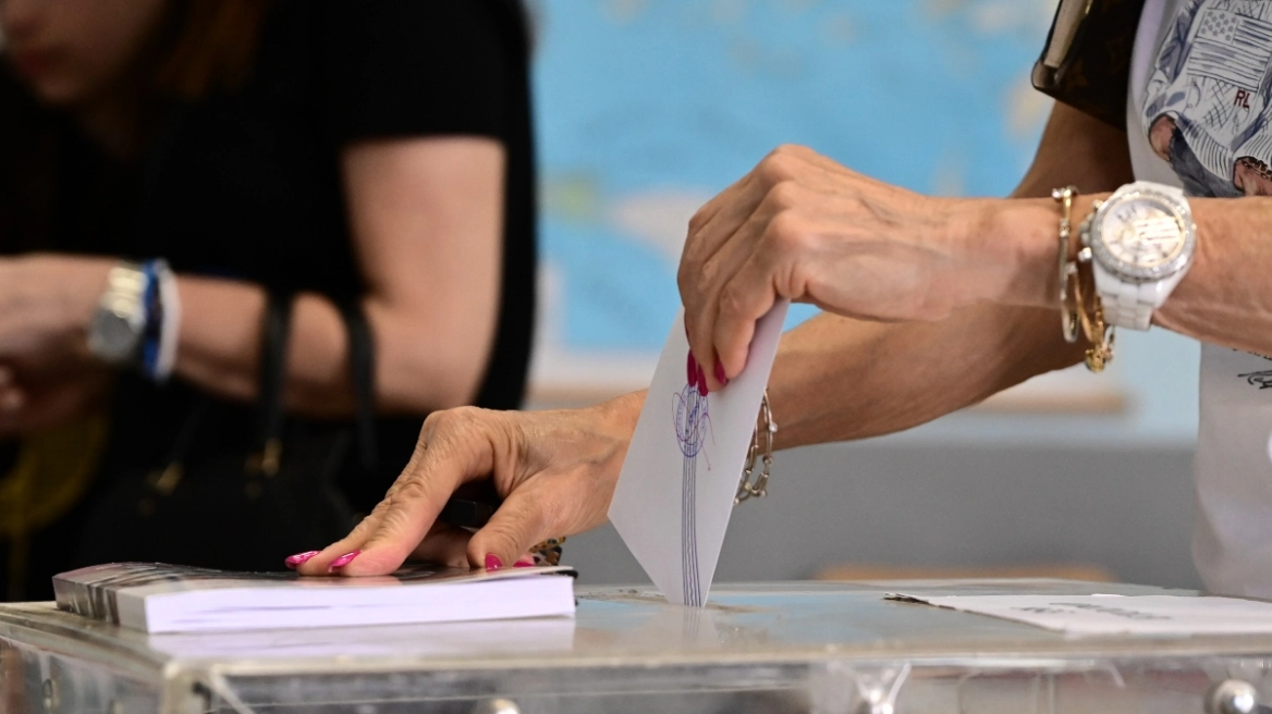 Δημοσκόπηση Palmos Analysis Ισχυρό προβάδισμα 17,7 μονάδων για τη ΝΔ – Μάχη για τη δεύτερη και την τέταρτη θέση