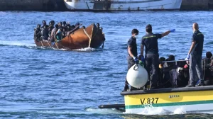 Λαμπεντούζα 670 μετανάστες σε μια μέρα