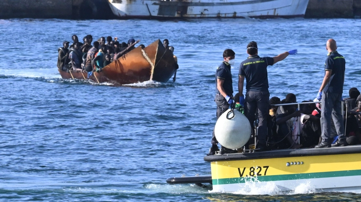 Λαμπεντούζα 670 μετανάστες σε μια μέρα