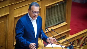 famellos mitsotakis vouli