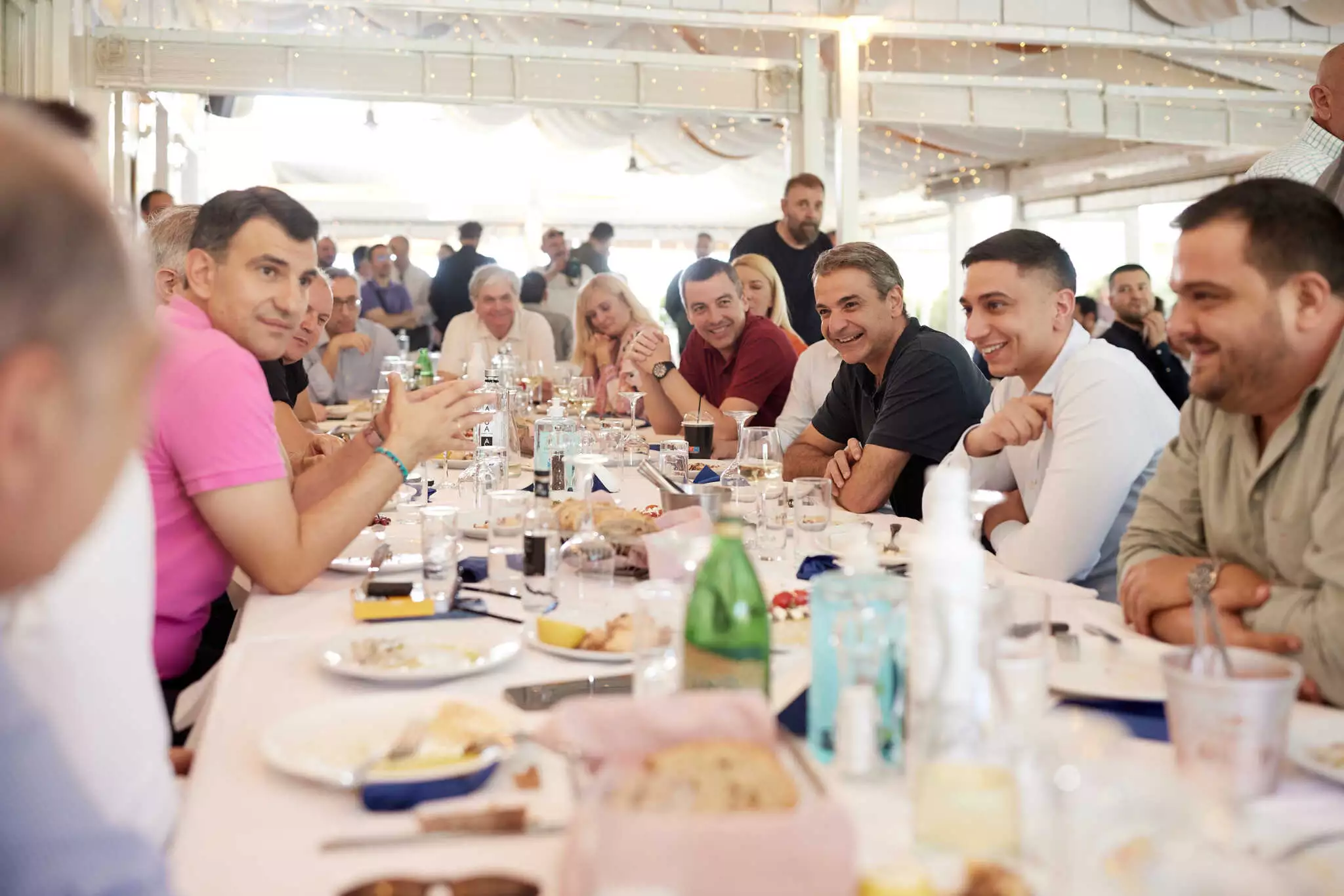 mitsotakis evdiathetos dhmosiografoi