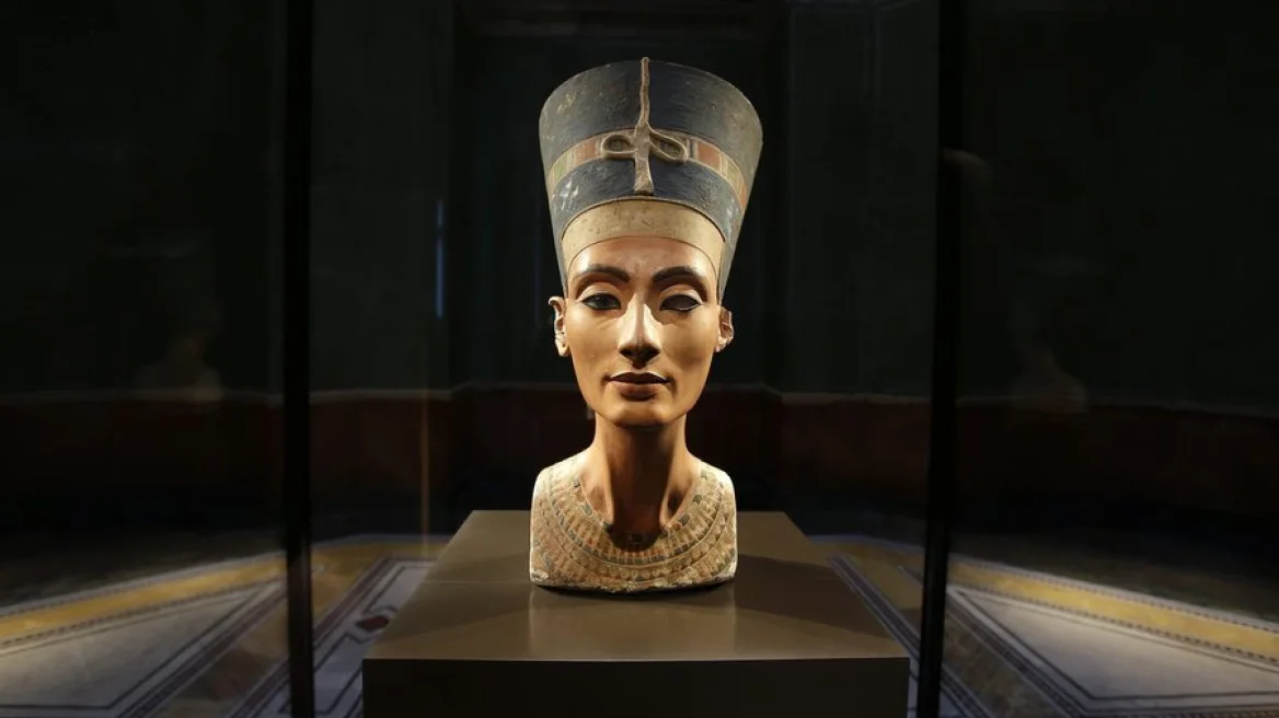 nefertiti bust arxeio n