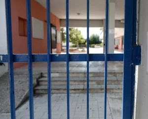 sxoleio epithesi eurokinissi