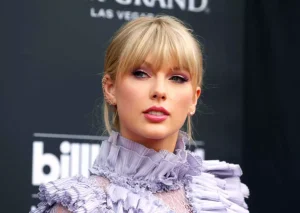 taylor swift r 2048x14501 1 1536x1088