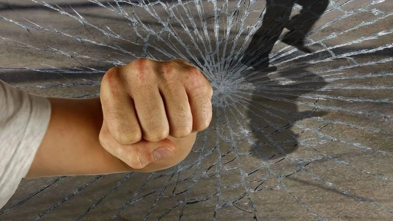 188af1b1 violent 1166556 1280