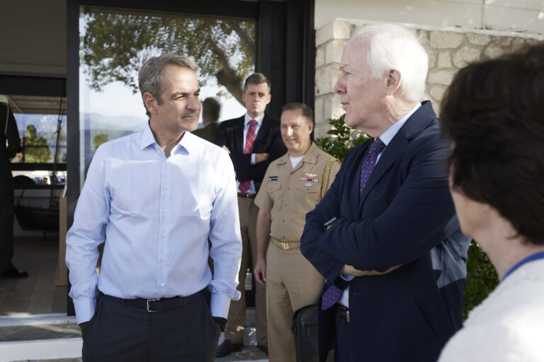 MITSOTAKIS AMERIKANOI GEROYSIASTES