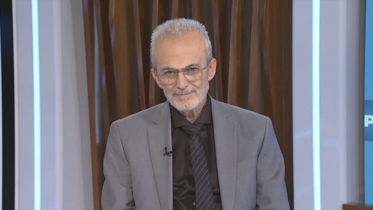 MAVROS KYVERNHSH SYRIZA PASOK