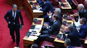PASOK APOGEVATINA XEIROYRGEIA