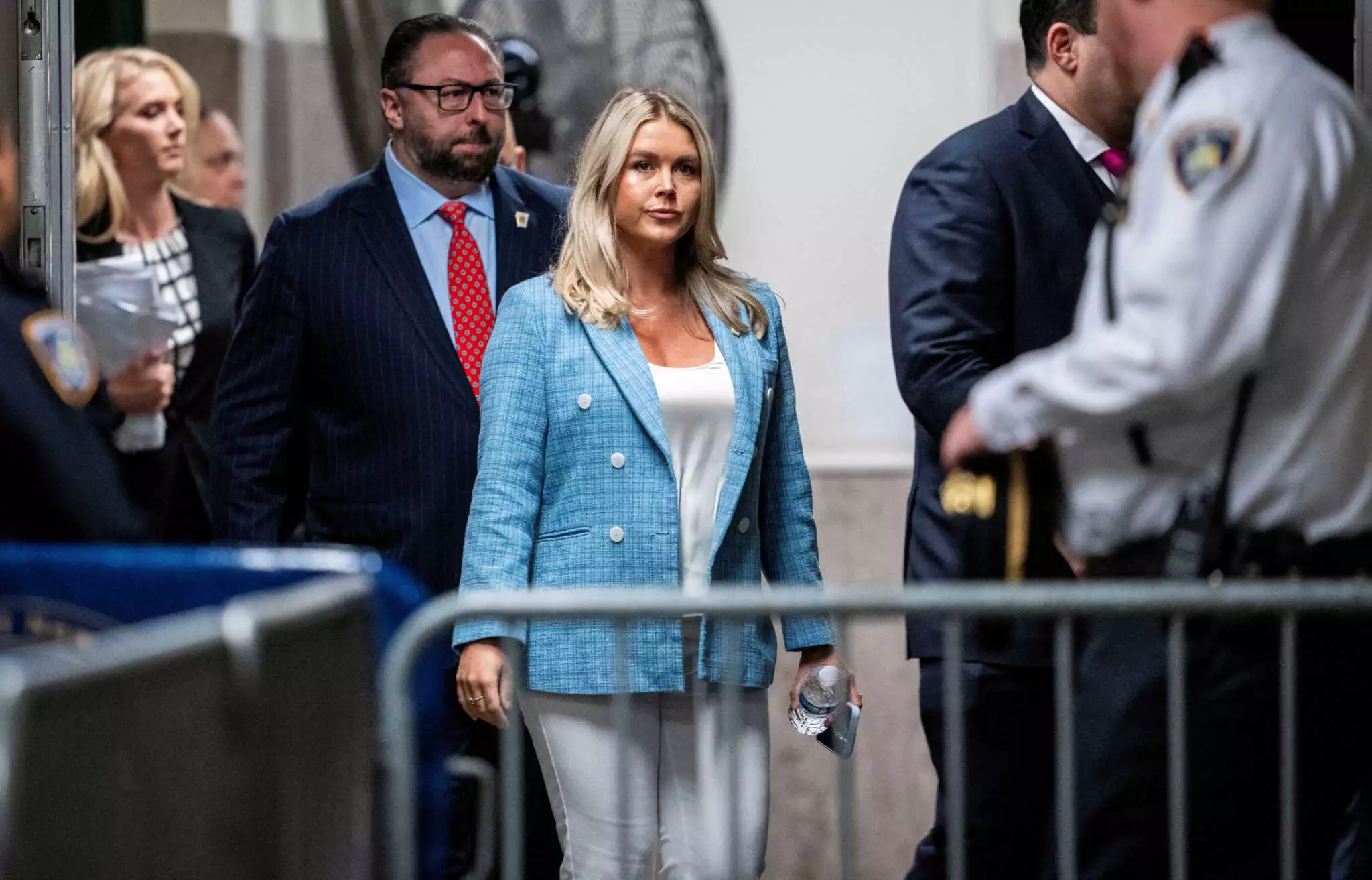 TRUMP EKPROSOPOS LEYKOS OIKOS