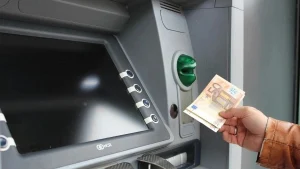atm 1524871 1280
