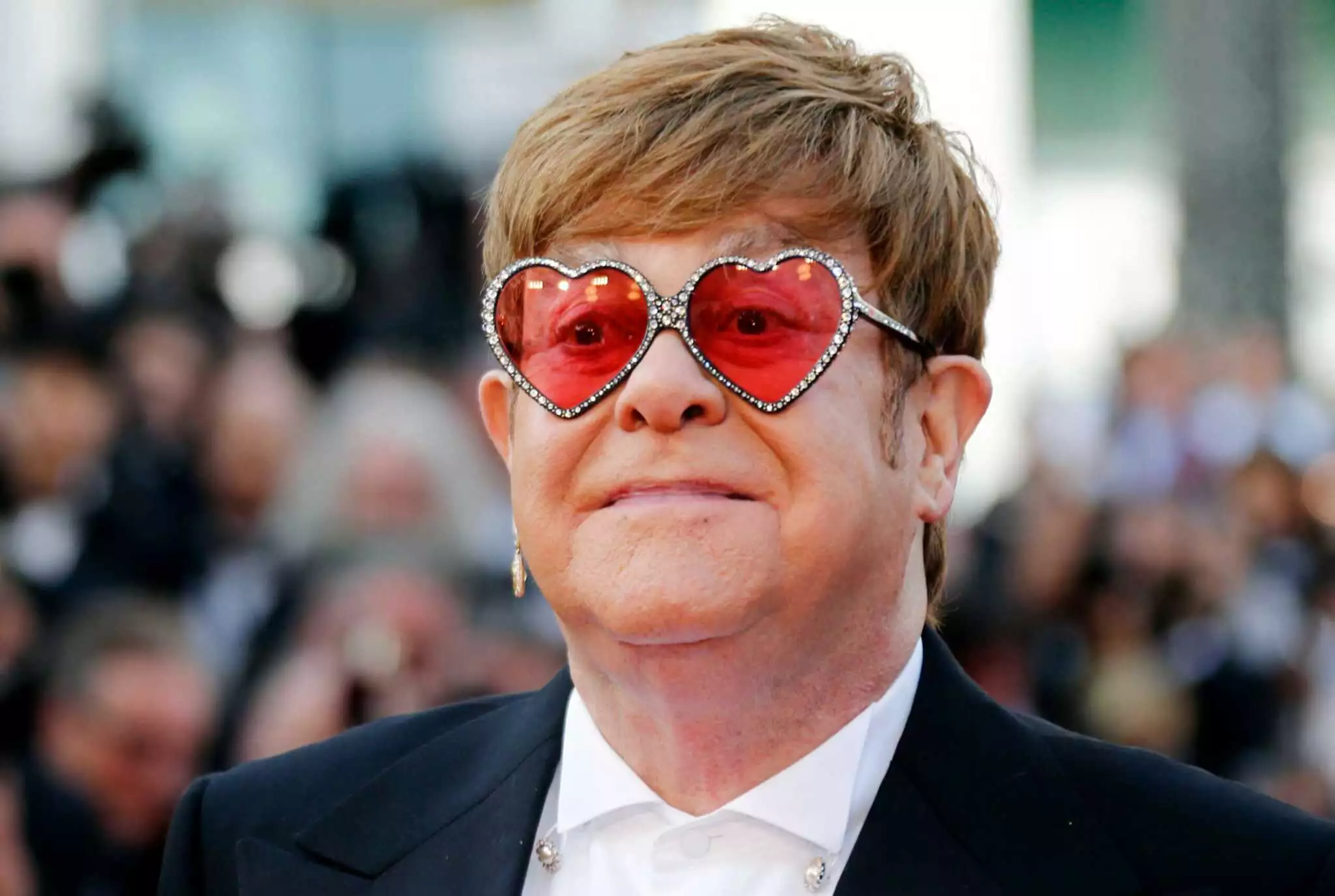 elton john r 2048x1375