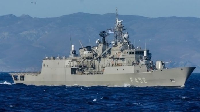 Πλοία του ΠΝ ανοικτά της Λιβύης