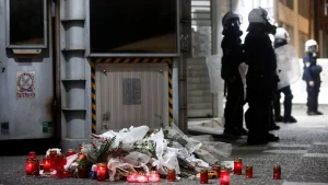 Η επιγραφή στη μνήμη της Κυριακής Γρίβα ΜΑΡΚΟΣ ΧΟΥΖΟΥΡΗΣ/EUROKINISSI