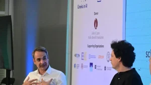 Συζήτηση του Πρωθυπουργού Κυριάκου Μητσοτάκη με τον Κωνσταντίνο Δασκαλάκη, Καθηγητή Επιστήμης Υπολογιστών στο ΜΙΤ και Πρόεδρο της Συμβουλευτικής Επιτροπής για την Τεχνητή Νοημοσύνη, στο πλαίσιο του συνεδρίου "Greeks in AI", στο Σεράφειο του δήμου Αθηναίων, Παρασκευή 18 Ιουλίου 2025. (ΤΑΤΙΑΝΑ ΜΠΟΛΑΡΗ/EUROKINISSI)