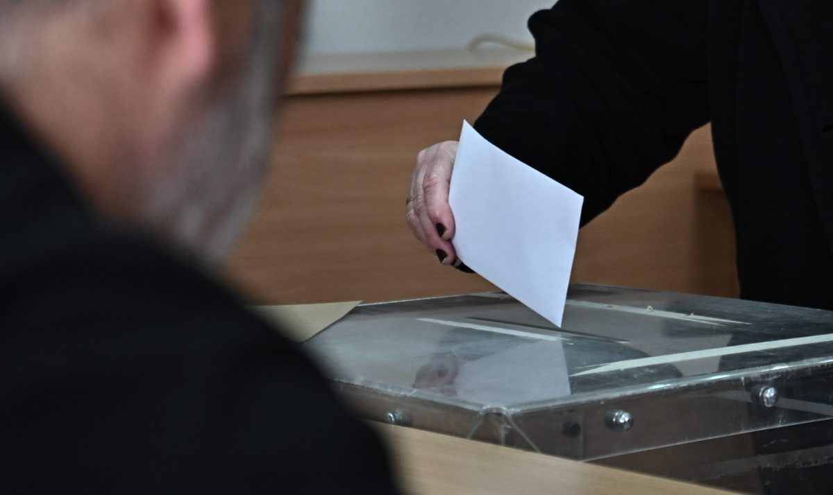 Δημοσκόπηση MRB: Κυριαρχία της ΝΔ και ανατροπή με την Πλεύση Ελευθερίας στη δεύτερη θέση