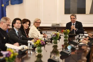 Συνάντηση του Πρωθυπουργού Κυριάκου Μητσοτάκη με την Υπουργό Ενόπλων Δυνάμεων της Γαλλίας Κατρίν Βοτρέν, στο Μέγαρο Μαξίμου (ΓΙΑΝΝΗΣ ΠΑΝΑΓΟΠΟΥΛΟΣ / EUROKINISSI)